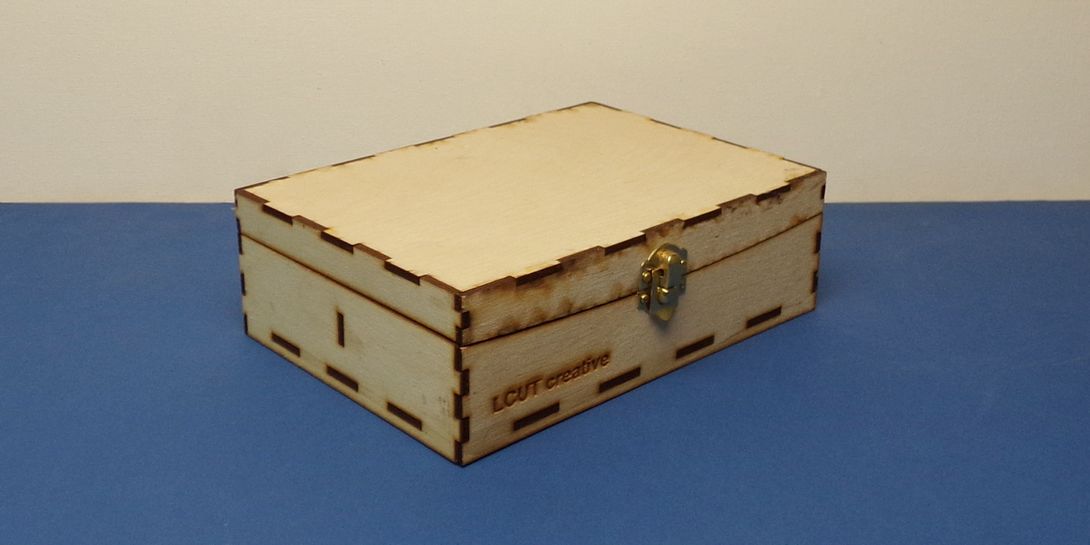T 00-00 small toolbox Small toolbox made with 3mm birch plywood with hinged lid and a divider in the middle.